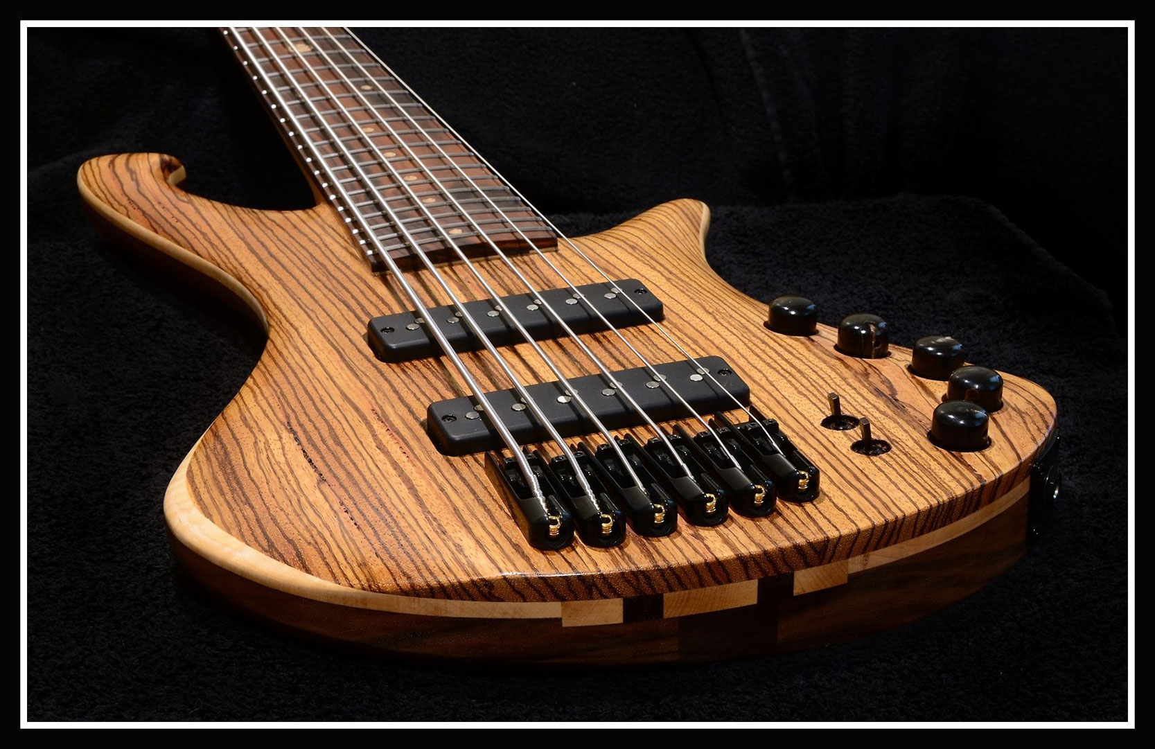 Bass guitar. Luthier Guitar. Бас гитара перкуссион. Бас-гитара Peerless Smoked Bass Custom. Bass гитара 2002 Master Bass.